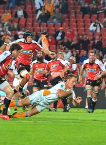 Riaan Viljeon scoring for Cheetahs against Lions Riaan Viljeon scoring for Cheetahs against Lions