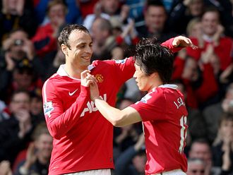 Berbatov: Celebrates with Park