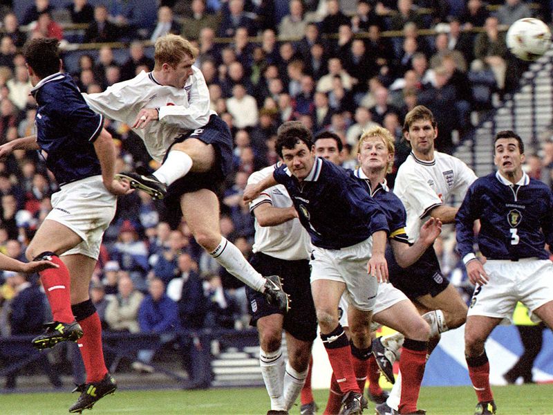 Paul-Scholes-England-Scotland-Euro-2000-play-_2604046