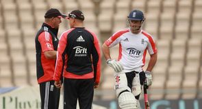 Saker lifts lid on bowling