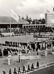 Antwerp displays the Olympic flag for the first time