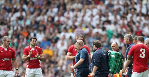 Stoddart gets clapped off after breaking his leg at Twickenham