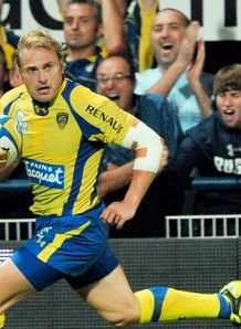 Clermont s South African winger Brent Russel scores Clermont s South African winger Brent Russel scores