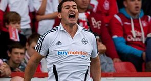 Clough negotiates Derby deal