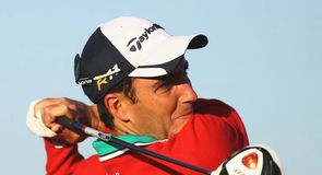 Edoardo Molinari opened with a six-under 66 in Madrid, good enough for the midday clubhouse lead.