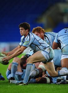 Lloyd Williams passing for Cardiff Blues Lloyd Williams passing for Cardiff Blues