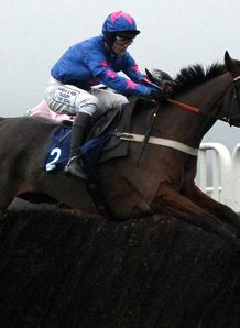 Colin Tizzard expects Cue Card's performance in the Betfair Ascot Chase will tell him where to head at Cheltenham.