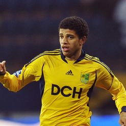 Taison: Eager for Chelsea move