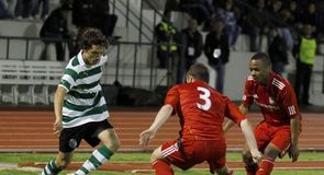 Sporting ease to Reds win