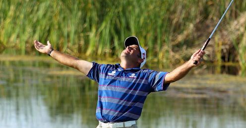 Hennie Otto thanks his maker after sinking the winning putt