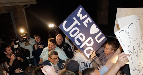 Show of support: students give Penn State University head football coach Paterno their backing