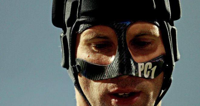 Petr Cech y su máscara