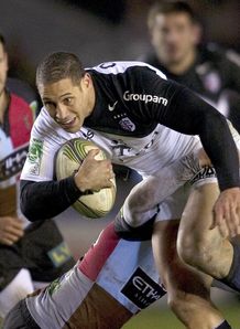 Toulouse s fly half Luke McAlister v Harlequins Toulouse s fly half Luke McAlister v Harlequins