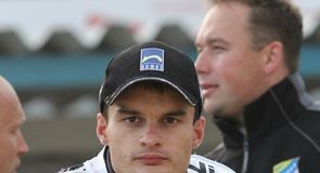 Poole snap up Miedzinski