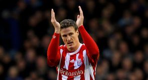 Pulis holds Huth hope