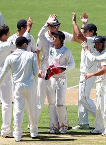 Black Caps blitz Zimbabwe