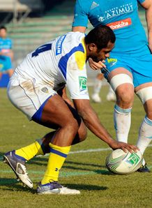 Sitiveni Sivivatu dotting down for Clermont Sitiveni Sivivatu dotting down for Clermont