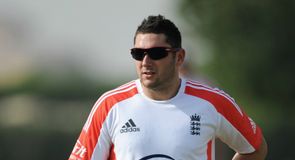 England recall Bresnan