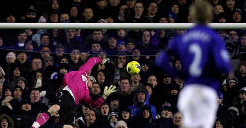 Everton v Bolton Alex Bogdan beaten by Howard