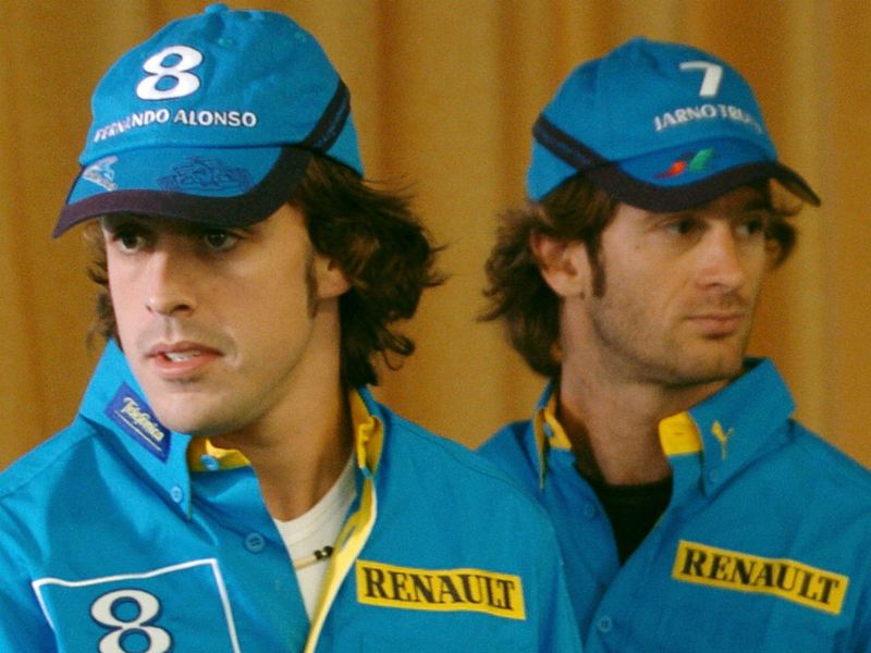 Fernando-Alonso-and-Jarno-Trulli-Renault-2004_2707106.jpg