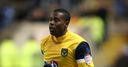 Davis signs for Us stay