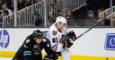 <B>NHL:</b> San Jose defeat Chicago