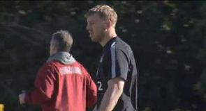 Robshaw keeps captaincy