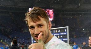 Italy 15 England 19