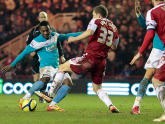 Stephane Sessegnon scores Sunderland's winner.