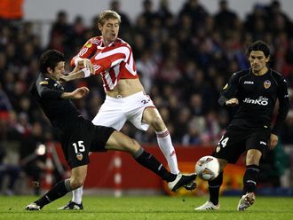 Peter Crouch in action against Valencia