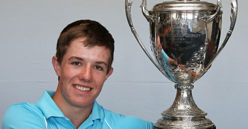 Raubenheimer with the Proudfoot Trophy