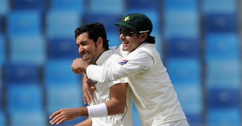 Pakistan v England 3rd Test Dubai Umar Gul dismisses Ian Bell