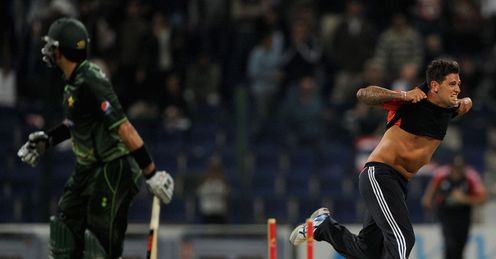  Pakistan v England Dernbach celeb 27 Feb 2012