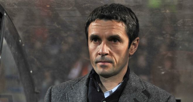 Lyon extend coach Garde's contract until 2014