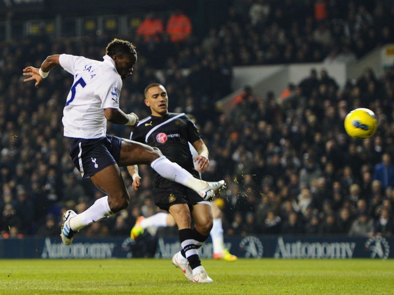 http://img.skysports.com/12/02/800x600/Louis-Saha-Tottenham-vs-Newcastle_2717129.jpg