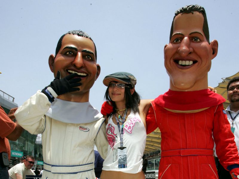 Sepang-fans-Montoya-and-Schumacher_2718534.jpg