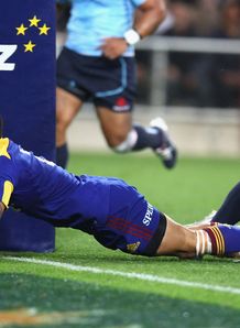 Aaron Smith scoring for the Highlanders near posts Aaron Smith scoring for the Highlanders near posts