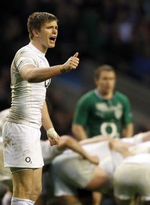 Owen Farrell behind England scrum Owen Farrell behind England scrum