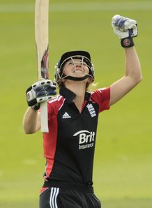 Charlotte Edwards cracks unbeaten half-century as England's women cruise past India in ICC World Twenty20