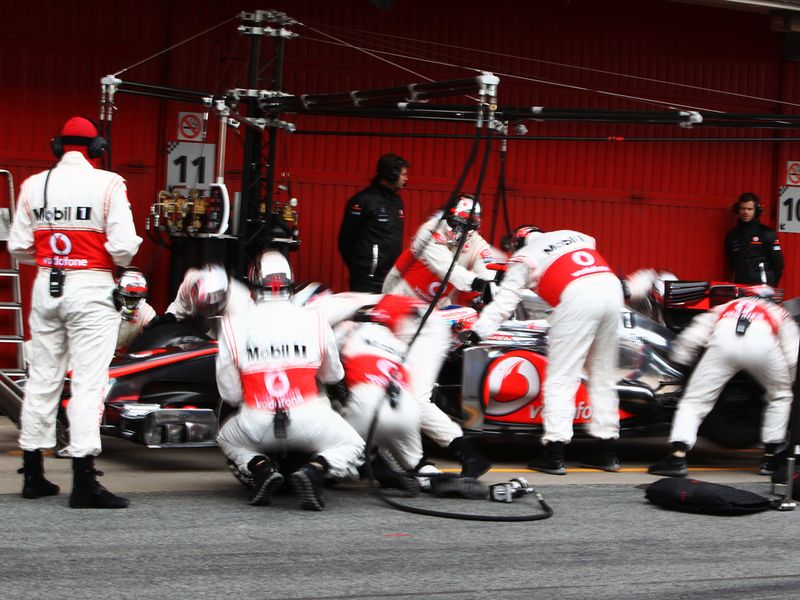 McLaren-pitstop-4_2726555.jpg