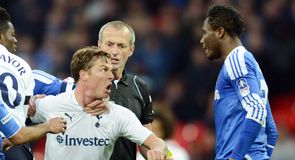 Martin Atkinson struggles to decide whether or not Scott Parker has 'crossed a  line'!