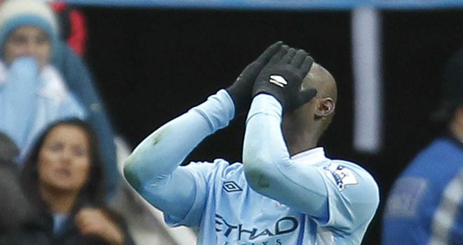 Balotelli says sorry