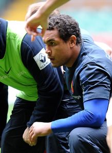 Philippe Saint Andre crouched with Thierry Dusautoir