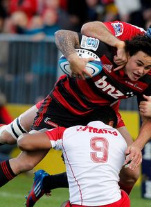 Zac Guildford sandwiched for Crusaders Zac Guildford sandwiched for Crusaders