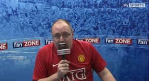 United keep pressure on City