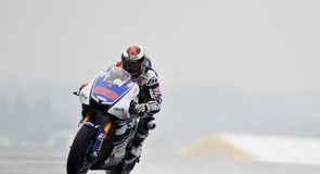 Lorenzo tames the rain