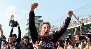 Briscoe takes Indy 500 pole