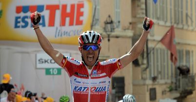 Rodriguez romps into Giro lead