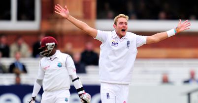 England suffer late stutter