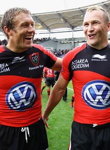 Jonny Wilkinson of Toulon celebrates with Matt Gitteau Top14 semi 2012 Jonny Wilkinson of Toulon celebrates with Matt Gitteau Top14 semi 2012